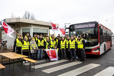 Ganzt?tgiger ver.di Warnstreik bei Bus und Bahn in Bonn 21.02.2025-stock-foto