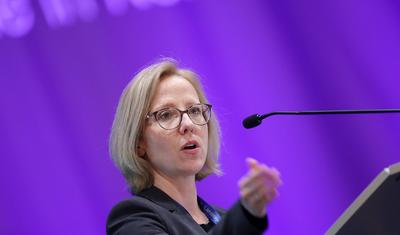 Bischoefin Nora Steen, Sprengel Schleswig und Holstein 1.Tagung der III.Landessynode der Ev.-Luth Kirche in Norddeutschl-stock-foto
