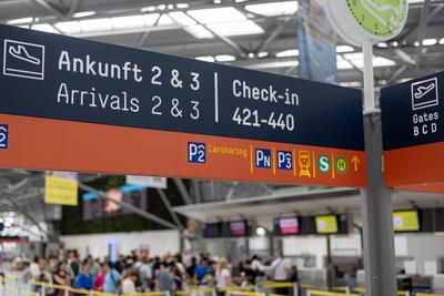 Weltweite IT Panne. Auswirkungen f?r den Flughafen K?ln Bonn 19.07.2024. Die Software Update Panne von der Firma CrowdSt-stock-foto