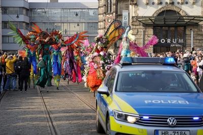 Zum 40. und voraussichtlich letzten Mal fand am 21. und 22. Februar 2025 der Bremer Samba-Karneval statt. Hier der Umzug-stock-photo