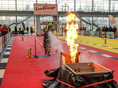 Einzelwettk?mpfe auf der FireFit Europe Am Samstag fanden die Einzelwettk?mpfe in der Messehalle 2 bei der FireFit Champ-stock-foto