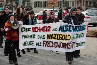 In Einsiedeln, dem Schweizer Wohnort der deutschen Kanzlerkandidatin der Alternative f?r Deutschland (AfD), fand am 22. Februar 2025 eine Demonstration gegen die AfD und Weidel statt.-stock-foto