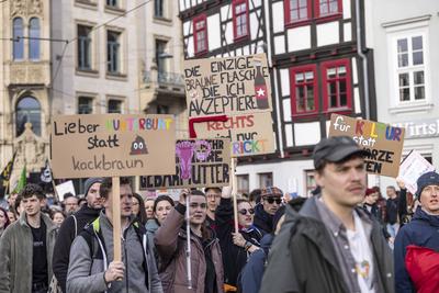 Demo gegen AfD Erfurt-stock-foto