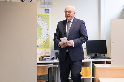 Bundestagswahl 2025, Stimmabgabe Bundespraesident Steinmeier-stock-foto