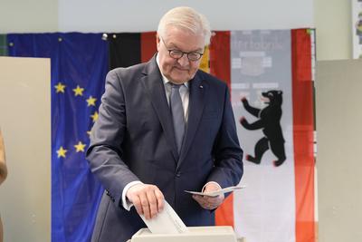 Bundestagswahl 2025, Stimmabgabe Bundespraesident Steinmeier-stock-foto