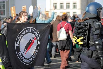 In Einsiedeln, dem Schweizer Wohnort der deutschen Kanzlerkandidatin der Alternative f?r Deutschland (AfD), fand am 22. Februar 2025 eine Demonstration gegen die AfD und Weidel statt.-stock-foto