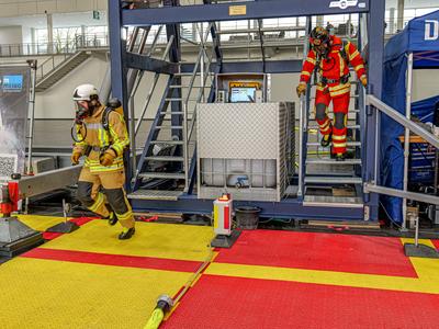 Einzelwettk?mpfe auf der FireFit Europe Am Samstag fanden die Einzelwettk?mpfe in der Messehalle 2 bei der FireFit Champ-stock-foto