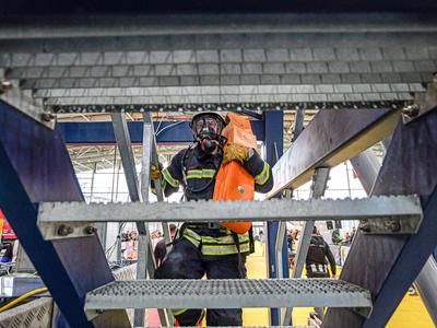 Einzelwettk?mpfe auf der FireFit Europe Am Samstag fanden die Einzelwettk?mpfe in der Messehalle 2 bei der FireFit Champ-stock-foto