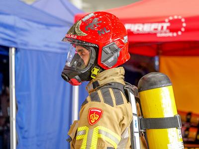 Einzelwettk?mpfe auf der FireFit Europe Am Samstag fanden die Einzelwettk?mpfe in der Messehalle 2 bei der FireFit Champ-stock-foto