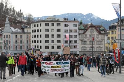 In Einsiedeln, dem Schweizer Wohnort der deutschen Kanzlerkandidatin der Alternative f?r Deutschland (AfD), fand am 22. Februar 2025 eine Demonstration gegen die AfD und Weidel statt.-stock-foto