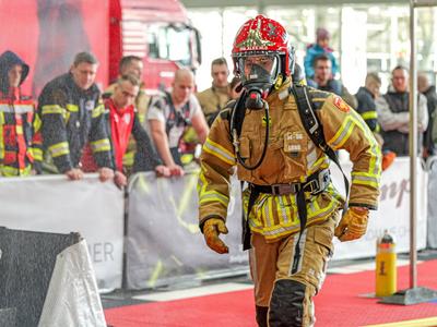 Einzelwettk?mpfe auf der FireFit Europe Am Samstag fanden die Einzelwettk?mpfe in der Messehalle 2 bei der FireFit Champ-stock-foto
