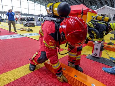 Einzelwettk?mpfe auf der FireFit Europe Am Samstag fanden die Einzelwettk?mpfe in der Messehalle 2 bei der FireFit Champ-stock-foto