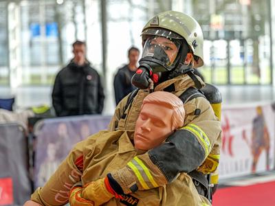 Einzelwettk?mpfe auf der FireFit Europe Am Samstag fanden die Einzelwettk?mpfe in der Messehalle 2 bei der FireFit Champ-stock-foto