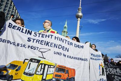 Berlin ist unk?rzbar - Umverteilung jetzt!-stock-foto