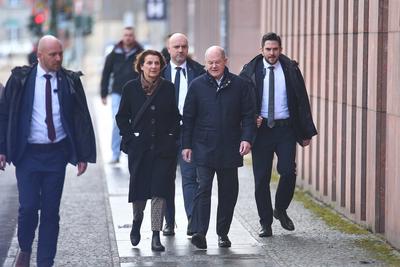 Potsdam, Brandenburg, Deutschland, 23.02.2025: IHK: Stimmabgabe zur Bundestagswahl im Wahllokal: Britta Ernst an ihrem G-stock-foto