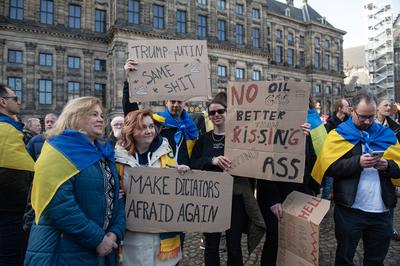 Amsterdam The Netherlands 23rd February 2025 On the third anniversary of the Russian invasion of Ukraine, Ukrainians and-stock-foto