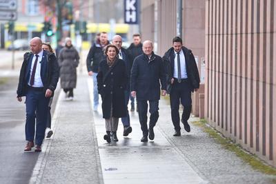 Potsdam, Brandenburg, Deutschland, 23.02.2025: IHK: Stimmabgabe zur Bundestagswahl im Wahllokal: Britta Ernst an ihrem G-stock-foto
