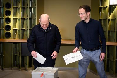 Potsdam, Stimmabgabe Bundeskanzler Scholz anl?sslich der Bundestagswahlen-stock-foto