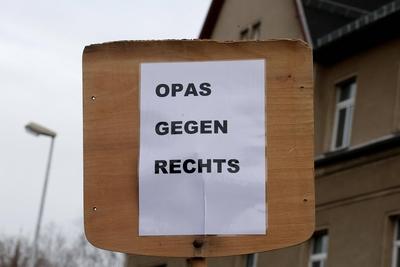 Demo gegen Rechts-stock-foto