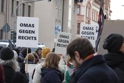 Demo gegen Rechts-stock-foto