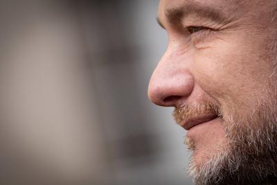Christian Lindner, FDP-Parteivorsitzender und ehemaliger Bundesfinanzminister, w?hrend der Wahlkampfveranstaltung in Kiel, Schleswig-Holstein-stock-foto