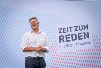 News Bilder des Tages Bundeswirtschaftsminister Robert Habeck spricht und diskutiert auf der Veranstaltung im Goerckehof-stock-foto