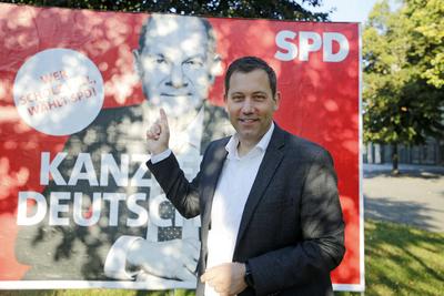 SPD - Plakataktion mit Lars Klingbeil, Duesseldorf, 09.09.2021 Duesseldorf Deutschland *** SPD poster campaign with Lar-stock-foto
