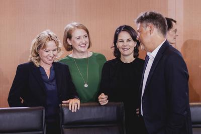 News Bilder des Tages (L-R) Steffi Lemke (Buendnis 90/Die Gruenen), Bundesministerin fuer Umwelt, Naturschutz, nukleare-stock-foto