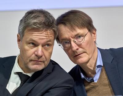News Bilder des Tages Robert Habeck + Karl Lauterbach zu Investitionsvorhaben von Lilly in Deutschland Europa, Deutschla-stock-foto