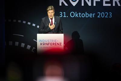 News Themen der Woche KW44 News Bilder des Tages Industriekonferenz 2023: Bundeswirtschaftsminister Robert Habeck (B90/D-stock-foto