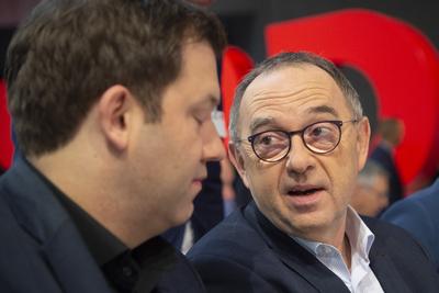 von links: Lars KLINGBEIL, Generalsekretaer, Norbert WALTER-BORJANS, ehem. Finanzminister NRW, Parteivorsitzender, SPD B-stock-foto