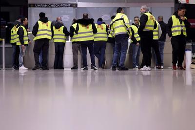 Warnstreik am Flughafen K?ln Bonn-stock-foto