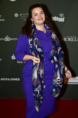 Ronja Forcher bei der Strassenfeger Charity Aktion 2023 by Maximilian Seitz in der Mall of Berlin. Berlin, 30.11.2023 **-stock-foto