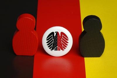 01.01.2018, Figuren und Bundesadler auf einer Deutschlandfahne, Fahne, Deutschland, Bundesrepublik Deutschland, Adler,-stock-photo