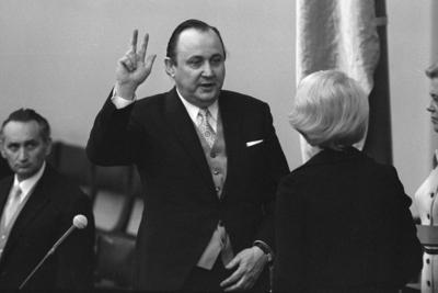 Hans Dietrich GENSCHER Politiker FDP leistet im Deutschen Bundestag seinen Amtseid als Bundesinne-stock-photo