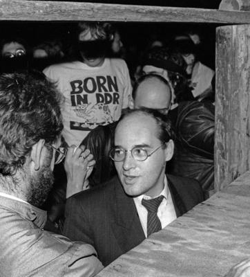 Feier zur Wiedervereinigung DDR, Berlin, 02.10.1990, Alternative Feier zur Wiedervereinigung (am 3. Oktober) am Abend d-stock-photo