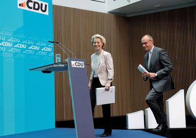 Dr. Ursula von der Leyen, Friedrich Merz, Deutschland, Berlin, Konrad-Adenauer-Haus, Pressekonferenz mit dem Parteivorsi-stock-photo