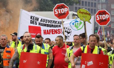 Warnstreik von Besch?ftigten im Hamburger Hafen. Er findet im Rahmen der Tarifrunde Seeh?fen statt, um vor der vierten V-stock-foto