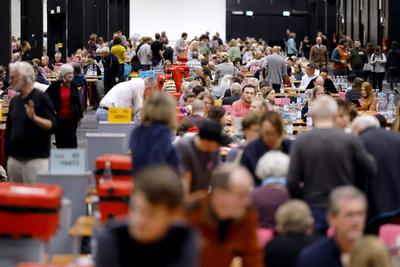 Briefwahlunterlagen im Briefwahlzentrum K?ln-stock-foto