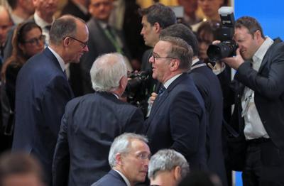 Bundesverteidigungsminister Boris Pistorius (SPD) spricht mit dem CDU-Parteivorsitzenden Friedrich Merz (links) auf der M?nchner Sicherheitskonferenz.-stock-photo