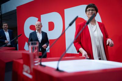 Pressekonferenz der SPD zu den Ergebnissen der Bundestagswahl im Willy Brandt Haus-stock-foto