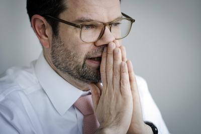 Marco Buschmann, Bundesminister der Justiz, aufgenommen im Rahmen eines Interviews in Berlin, 19.04.2023. Berlin Deutsch-stock-photo