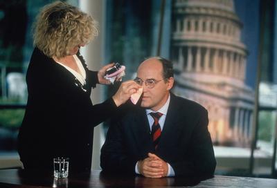 Archivbilder der Woche KW08 Politiker Gregor Gysi wird vor einer Fernsehshow geschminkt aufgenommen am 16.09.1994 *** Po-stock-photo