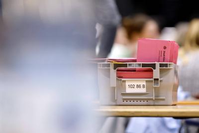 Briefwahlunterlagen im Briefwahlzentrum K?ln-stock-foto