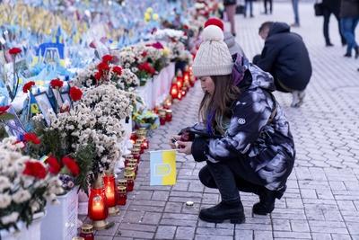 Ceremony remebering 3 years of war-stock-foto