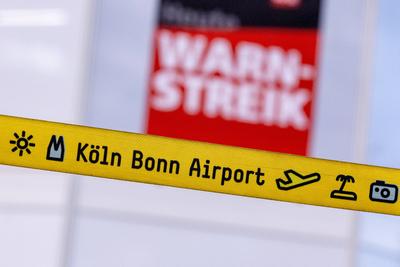 Ganzt?giger ver.di Warnstreik im Flughafen K?ln Bonn 24.02.2025-stock-foto