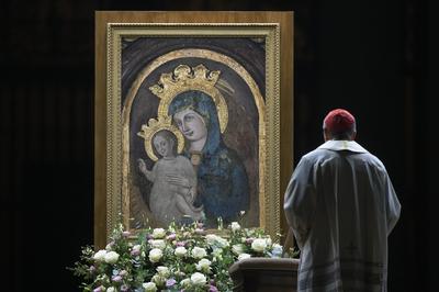 ITALY - ROSARY PRAYER FOR THE HEALTH OF POPE FRANCIS AT ST PETER'S SQUARE IN THE VATICAN - 2025/2/24-stock-foto