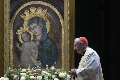 ITALY - ROSARY PRAYER FOR THE HEALTH OF POPE FRANCIS AT ST PETER'S SQUARE IN THE VATICAN - 2025/2/24-stock-foto