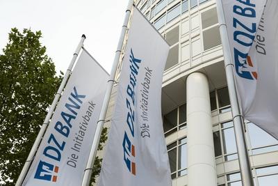 DZ Bank in Frankfurt am Main (Mainzer Landstra?e) *** DZ Bank in Frankfurt am Main Mainzer Landstrasse-stock-foto