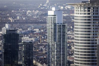 Ausblick vom Main Tower auf die Stadt Frankfurt. Die 200 Meter hoch gelegene Aussichtsplattform ist die h?chste in Frank-stock-foto